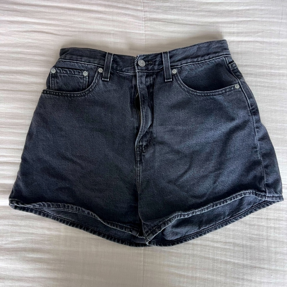 Levi’s Black High Loose Shorts Size 28